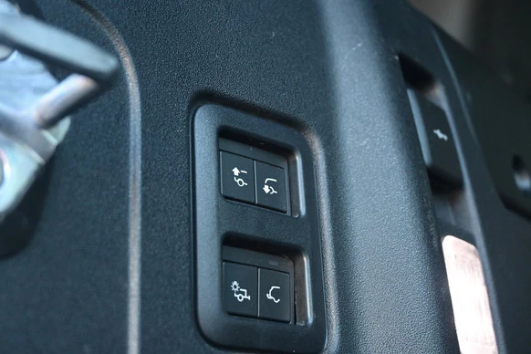 Land Rover Defender - Afbeelding 25 van 30