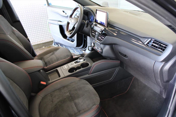 Ford Kuga - Afbeelding 27 van 30