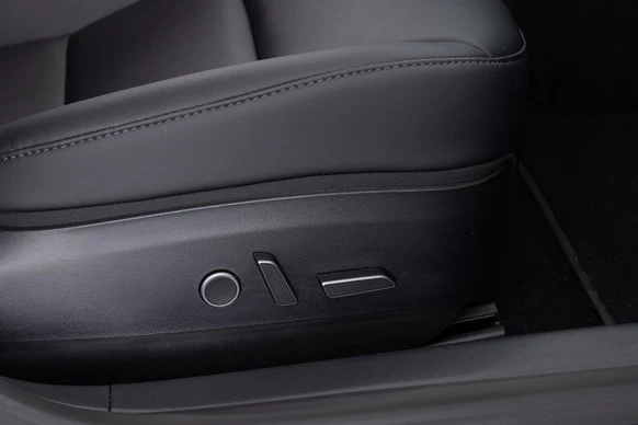 Tesla Model 3 - Afbeelding 9 van 30