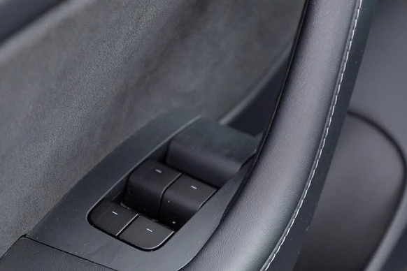 Tesla Model 3 - Afbeelding 15 van 30