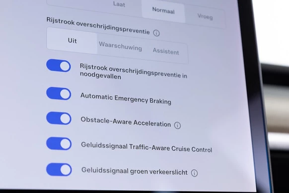 Tesla Model 3 - Afbeelding 24 van 30