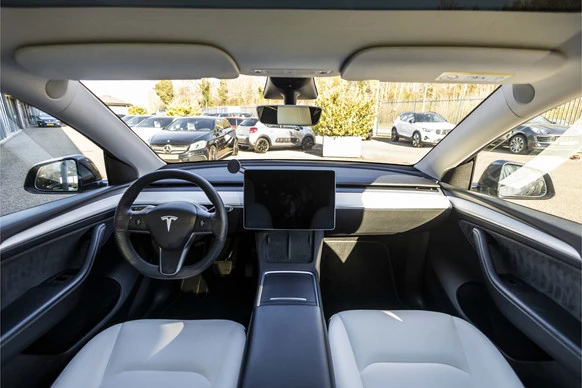 Tesla Model Y - Afbeelding 16 van 30