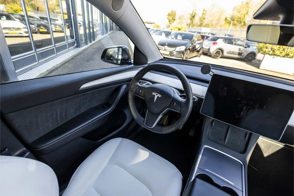 Tesla Model Y - Afbeelding 19 van 30