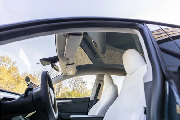 Tesla Model Y - Afbeelding 22 van 30