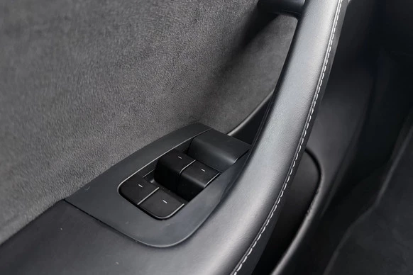 Tesla Model 3 - Afbeelding 16 van 30