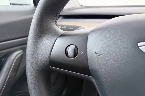 Tesla Model 3 - Afbeelding 17 van 30