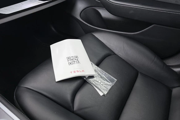 Tesla Model 3 - Afbeelding 25 van 30