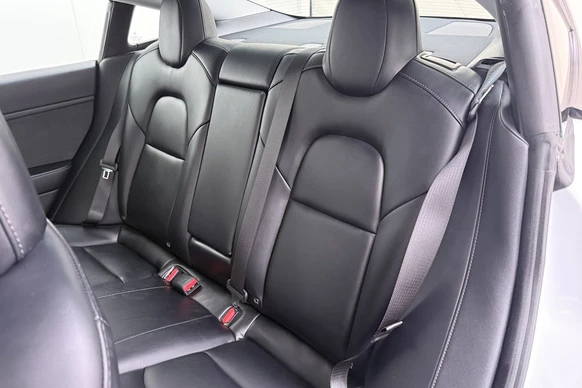 Tesla Model 3 - Afbeelding 28 van 30