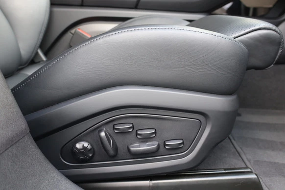 Porsche Taycan - Afbeelding 25 van 30