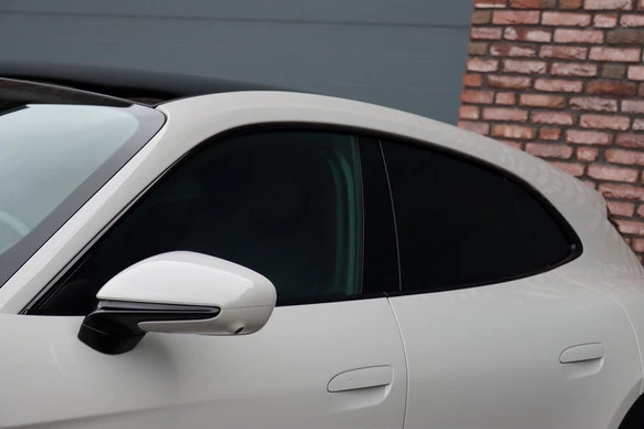 Porsche Taycan - Afbeelding 19 van 30