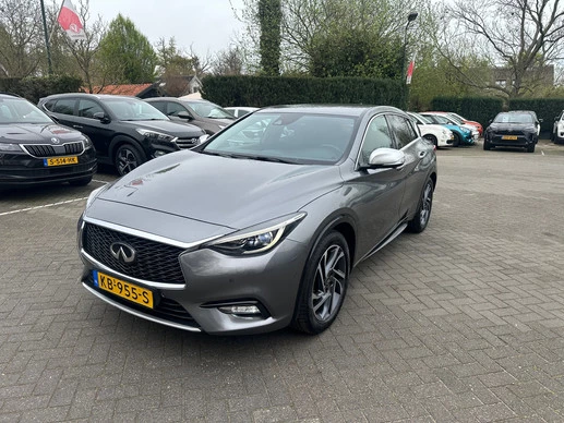 Infiniti Q30 - Afbeelding 1 van 18