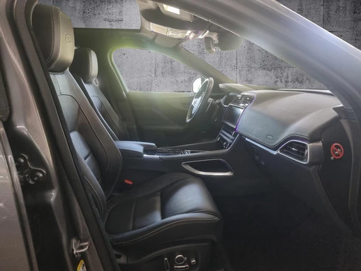 Jaguar F-PACE - Afbeelding 18 van 30