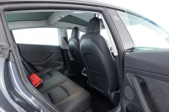 Tesla Model 3 - Afbeelding 9 van 30