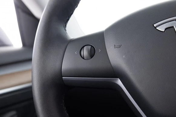 Tesla Model 3 - Afbeelding 24 van 30