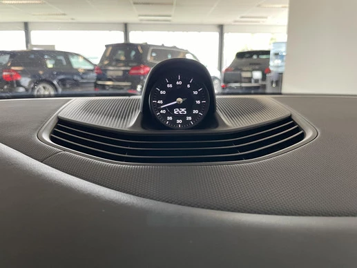 Porsche Taycan - Afbeelding 14 van 25