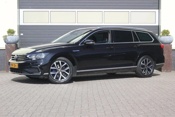 Volkswagen Passat - Afbeelding 1 van 23