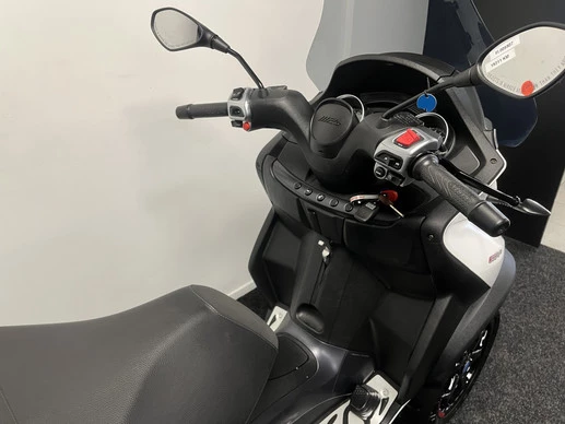 Piaggio MP3 - Afbeelding 8 van 21