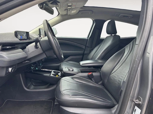 Ford Mustang Mach-E - Afbeelding 10 van 30