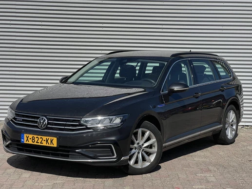 Volkswagen Passat - Afbeelding 1 van 21