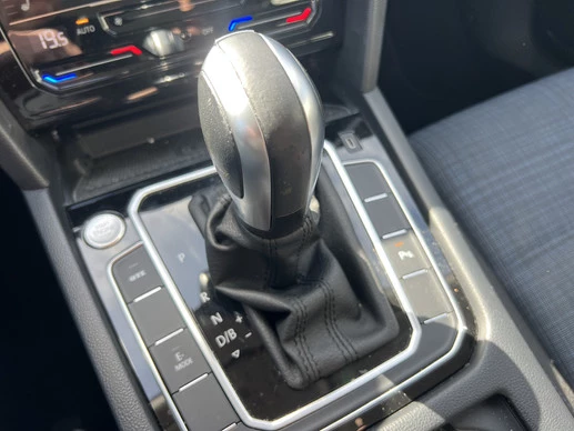 Volkswagen Passat - Afbeelding 14 van 21