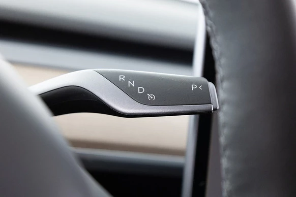 Tesla Model Y - Afbeelding 20 van 30