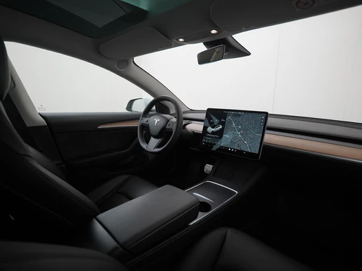 Tesla Model 3 - Afbeelding 2 van 30