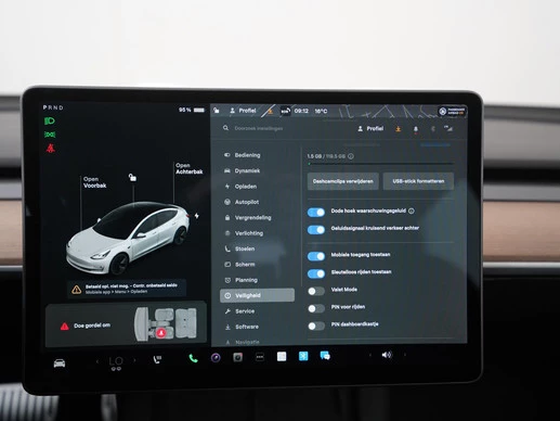 Tesla Model 3 - Afbeelding 23 van 30