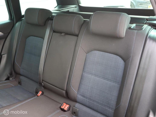 Volkswagen Passat - Afbeelding 16 van 30