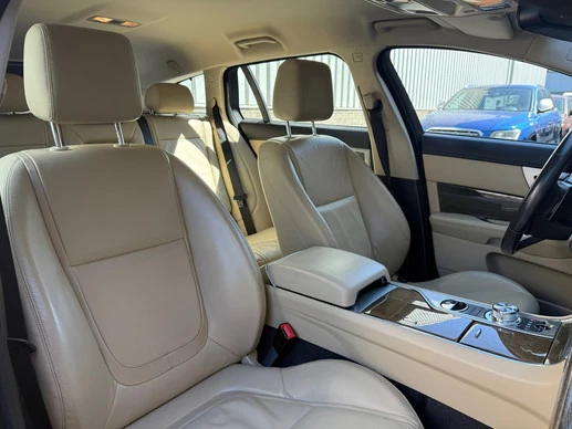 Jaguar XF - Afbeelding 18 van 30