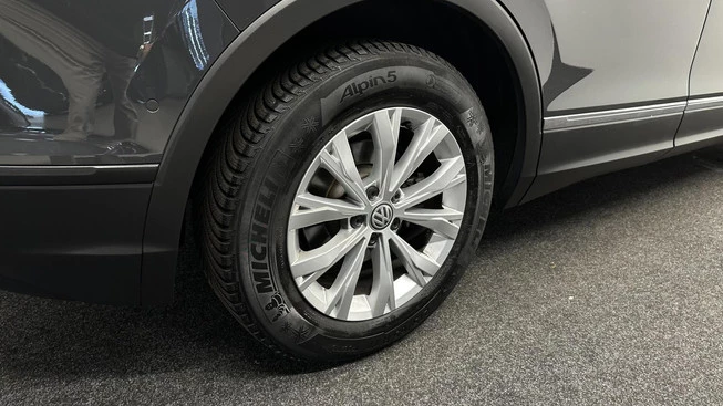 Volkswagen Tiguan - Afbeelding 16 van 30