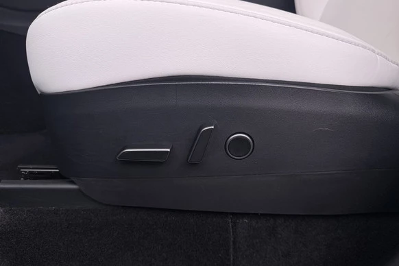 Tesla Model Y - Afbeelding 17 van 29