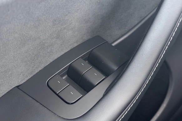 Tesla Model Y - Afbeelding 18 van 29