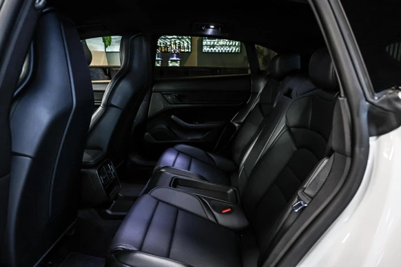 Porsche Taycan - Afbeelding 10 van 30