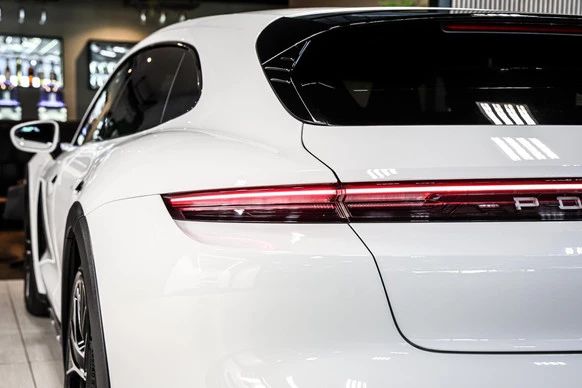 Porsche Taycan - Afbeelding 12 van 30