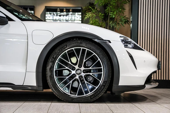 Porsche Taycan - Afbeelding 16 van 30