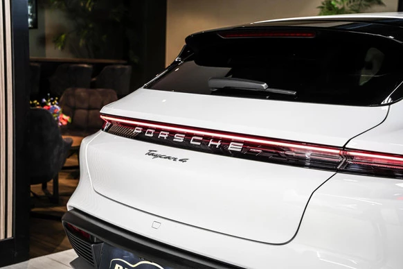 Porsche Taycan - Afbeelding 17 van 30