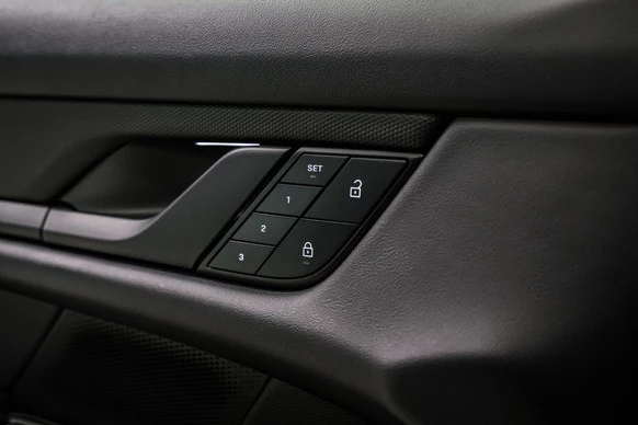 Porsche Taycan - Afbeelding 29 van 30