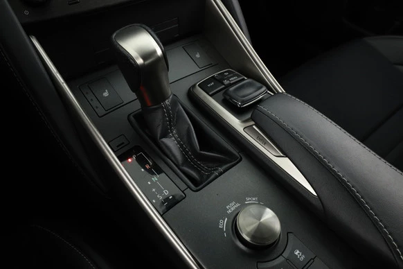 Lexus IS - Afbeelding 11 van 30
