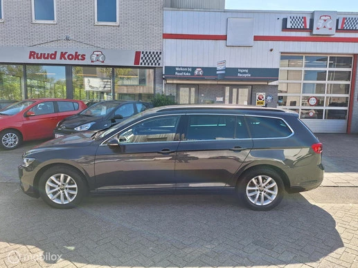 Volkswagen Passat - Afbeelding 2 van 24