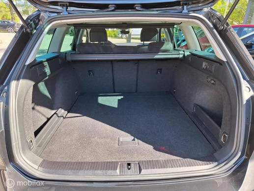 Volkswagen Passat - Afbeelding 11 van 24