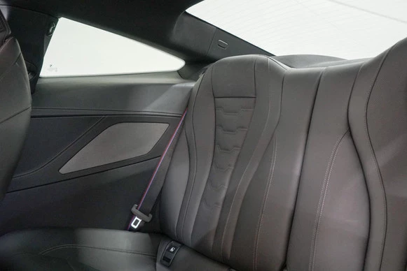 BMW 8 Serie - Afbeelding 28 van 30