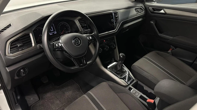 Volkswagen T-Roc - Afbeelding 24 van 30