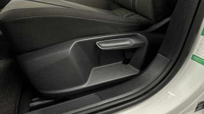 Volkswagen T-Roc - Afbeelding 25 van 30