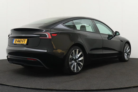 Tesla Model 3 - Afbeelding 2 van 30