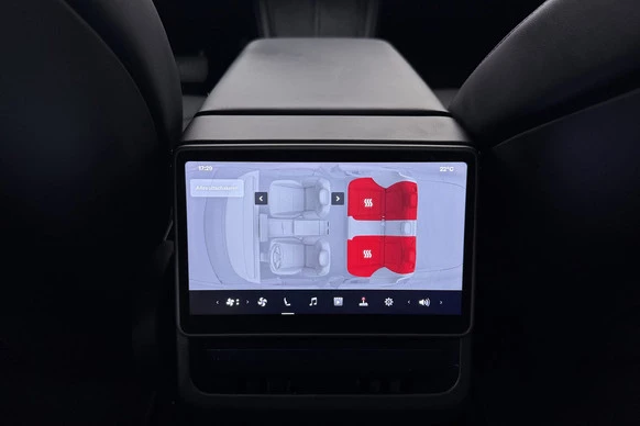 Tesla Model 3 - Afbeelding 18 van 30
