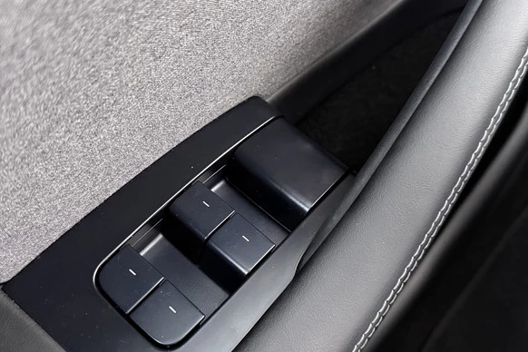 Tesla Model 3 - Afbeelding 20 van 30