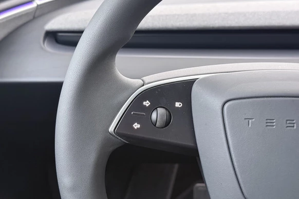 Tesla Model 3 - Afbeelding 21 van 30