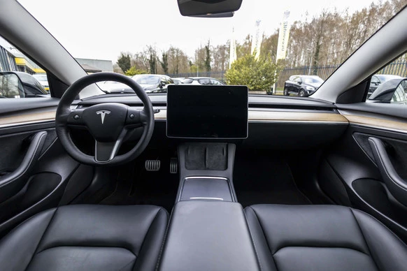 Tesla Model 3 - Afbeelding 18 van 30