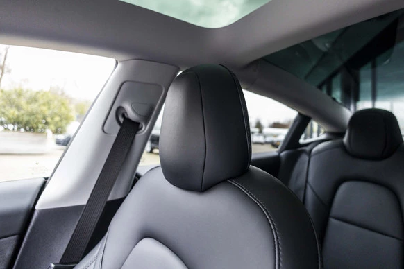 Tesla Model 3 - Afbeelding 25 van 30