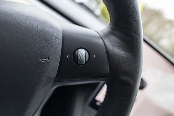 Tesla Model 3 - Afbeelding 28 van 30